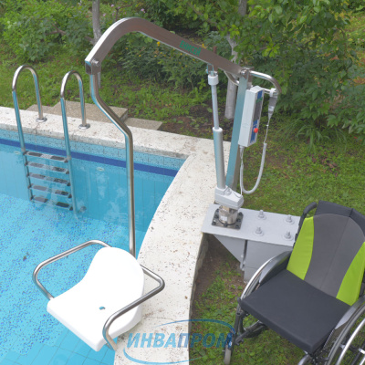 подъемник для спуска в бассейн инвалида
