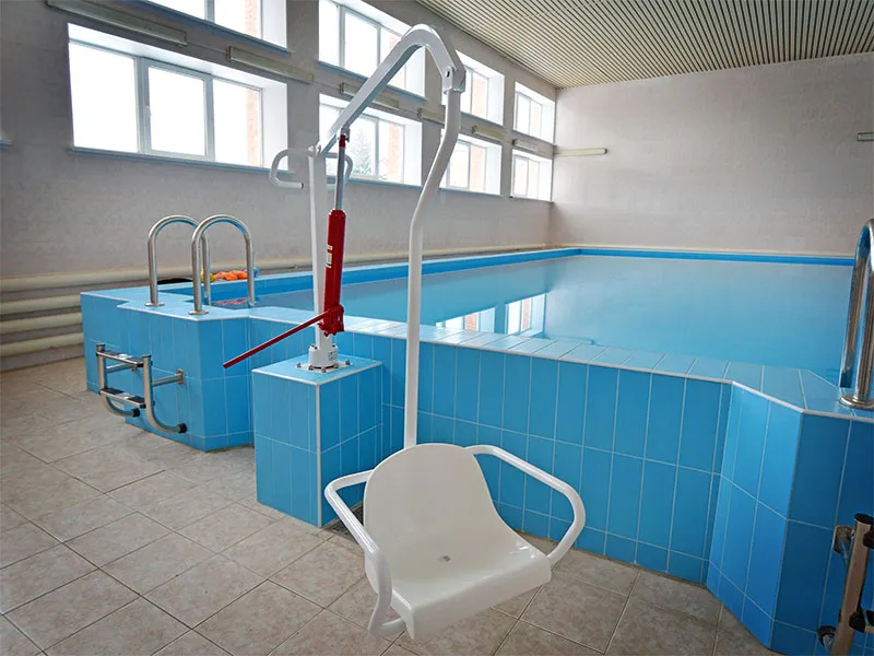 Подъемник для спуска инвалидов в бассейн - санаторий 