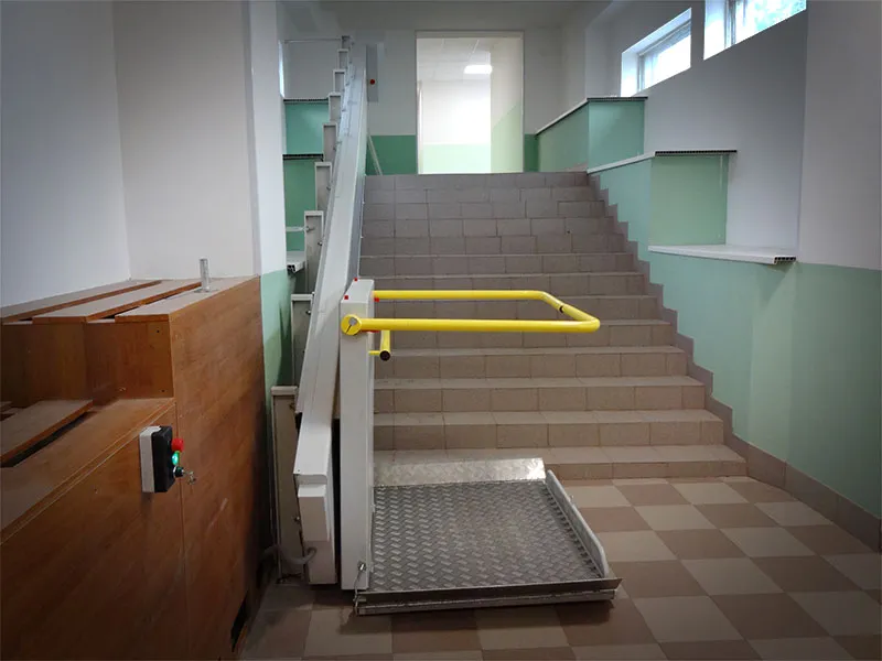 Инвалидный подъемник наклонного типа