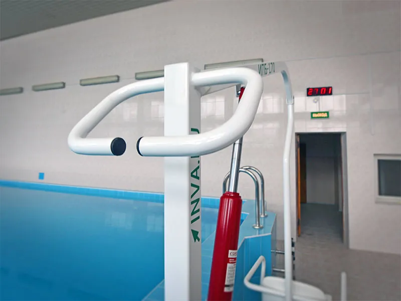 Подъемник в бассейн с гидравлическим приводом