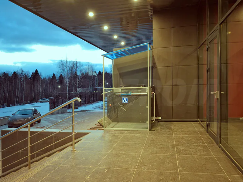 Подъемник для инвалидов уличный с навесом