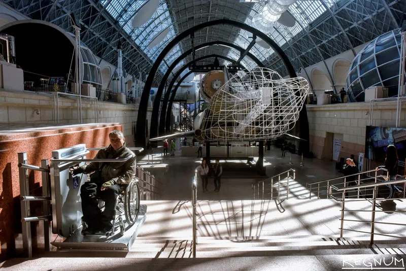 Наклонный подъемник для инвалидов ИНВАПРОМ А310 ВДНХ павильон "Космос"